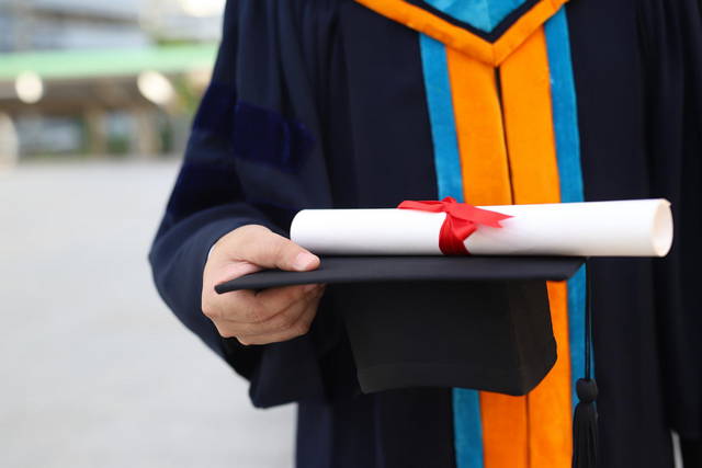 Beglaubigung von Universitätsabschlüssen und Diplomen für VAE